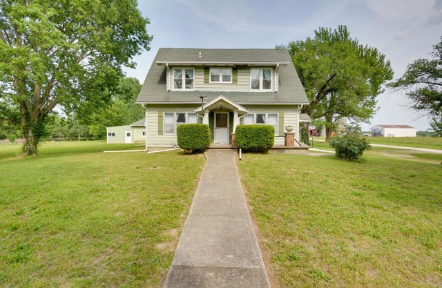 Pet-Friendly Home Patio and Yard in Sheldon