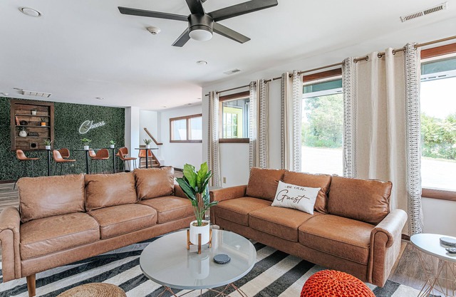 Pet-Friendly King Suite w/Desk & Smart Entry