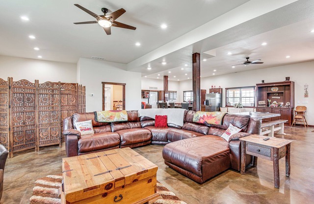 Pet-Friendly Lingle Ranch w/Deck on 60 Acres!