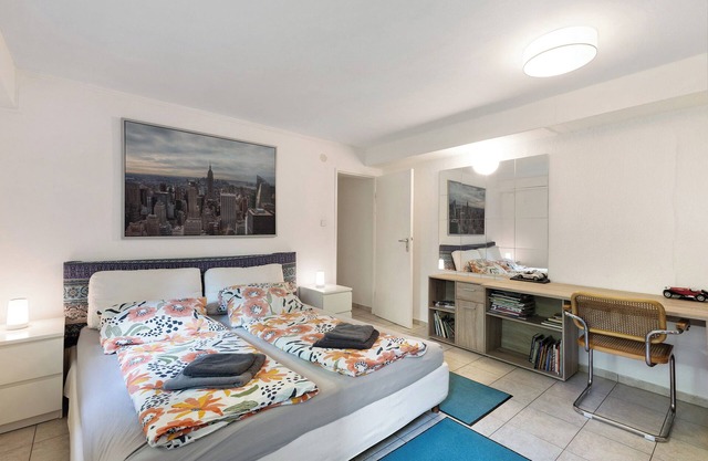 Pet-friendly "Messe Apartment Berlin" with Garden, Terrace & Wi-Fi
