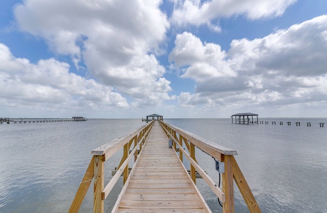 Pet-Friendly Port Arthur Retreat w/Fishing Pier!