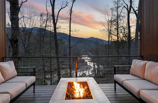 Pet-Friendly Riverfront | Hot Tub, Views & Fishing