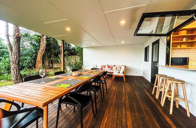Pet Friendly Sapphire House at Diamond Beach is a gorgeous 4 bedroom home