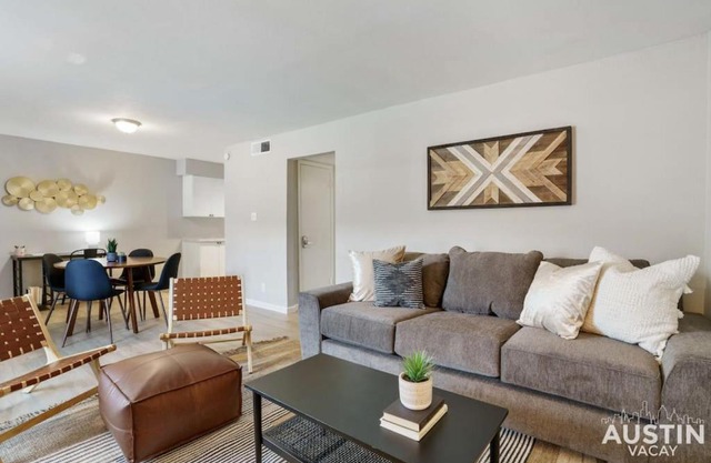Pet Friendly w Pool Near Mueller Free Parking