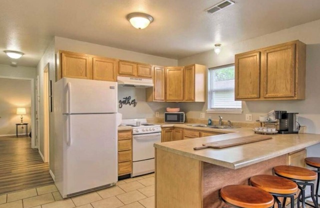 Pet-Friendly West Plains Home Near Downtown!n