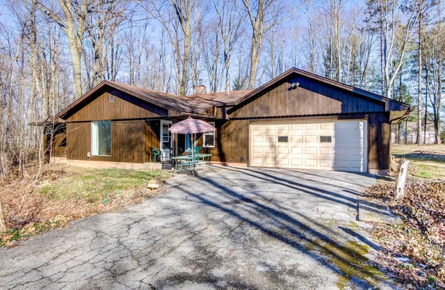 Pet-Friendly Youngstown Cottage w/Yard