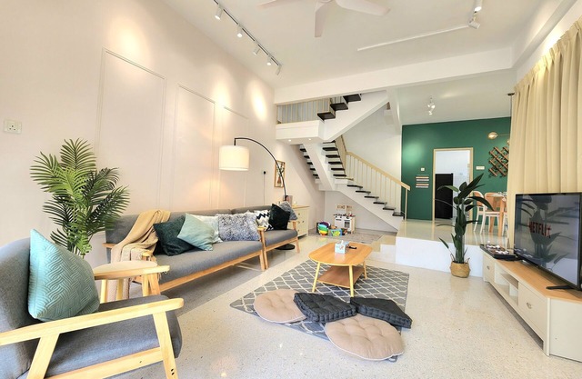 Petaling Jaya Kelana Jaya Spacious 4-bedroom townhome with AC, WiFi, Netflix