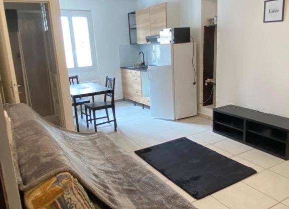 petit appartement calme en plein centre du village de ribiers