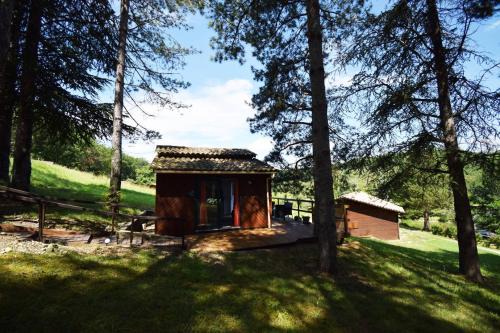Petit chalet au Lac de Goulens avec piscine commune - 2 adultes et 1 enfant