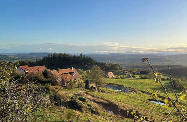 Petit Gite with swimming pool and stunning views in the heart of the hills