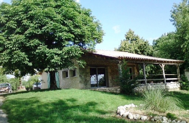 Petit Pech Bouquet: stone cottage on a hill overlooking the valley