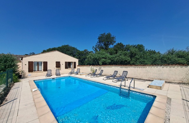 Petite Hirondelles with pool