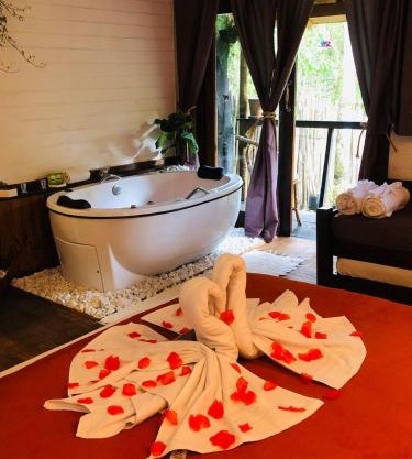 Petite House com Hidromassagem