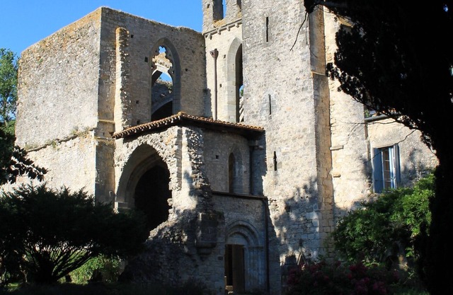 Petite Maison au Coeur d une Ancienne Abbaye Cistercienne