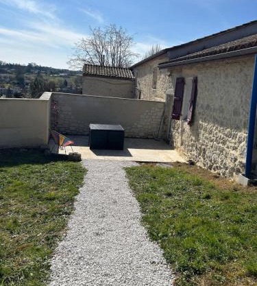 Petite maison en pierre au calme