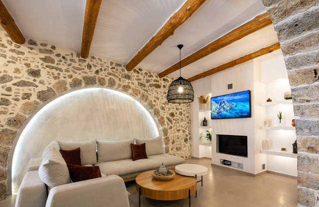 Petrino Two-Bedroom House in Mirthios
