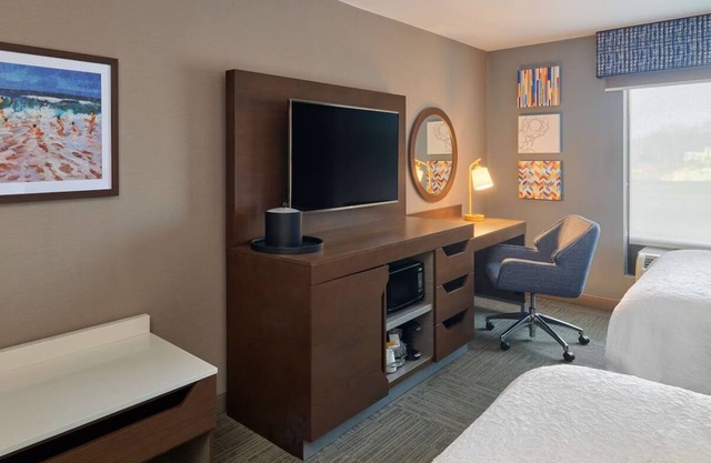 Pets Are Welcome! 3 Units with Pool Access Near Providence & College Campuses