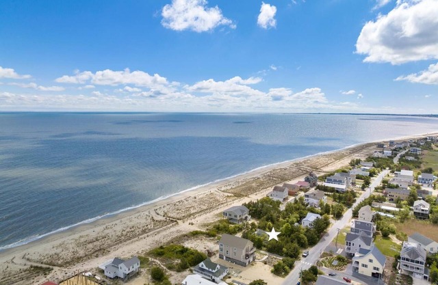 Pets Friendly, Waterfront, Large backyard, Bonfire with grill, outside shower