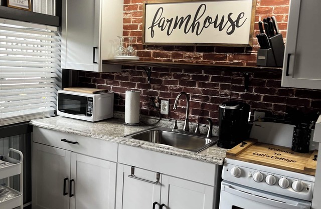 Pets Stay Free ,Studio Cottage near Nashville, TN