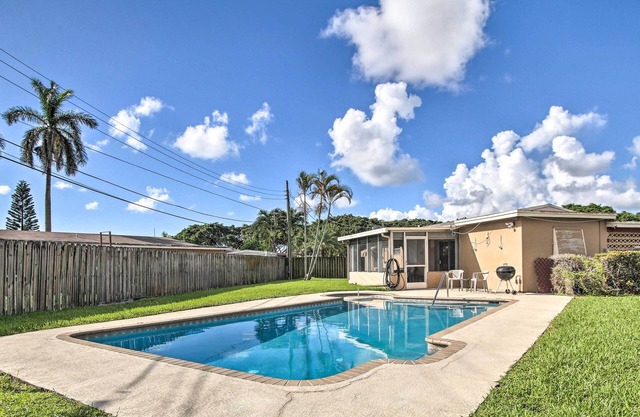 Pets Welcome: Cozy Home w/Pool in Margate!