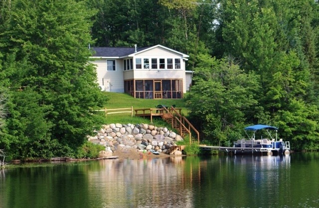 Pets Welcome/kayaks/Stand-up Boards /Nearby Resort Amenities w/water trampoline