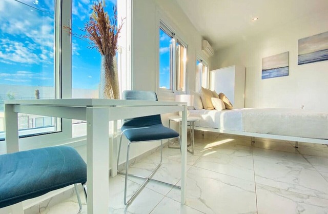 Phaedrus Living : Luxury Flat Lighthouse 75
