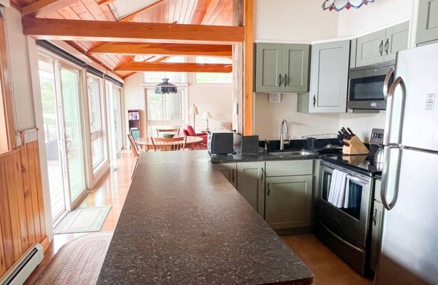 Phillip's Lake Waterfront Oasis