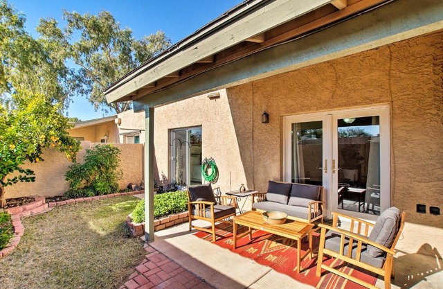 Phoenix Home Golf, Hike, and Explore Downtown!