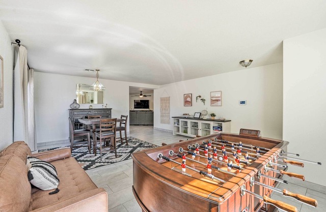 Phoenix Home w/Patio, 2 Mi to State Farm Stadium