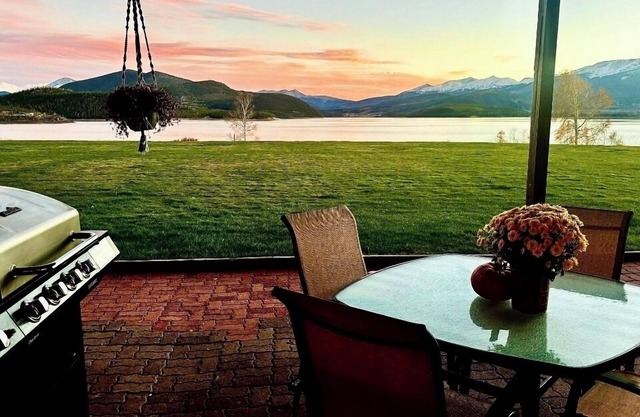 🪻PICK ME! You WON’T be sorry. Stunning mountain & lake views! 🏔️⛵️🎣⛷️