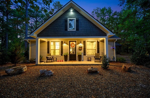 Pickleball, Pool, Splash Fountain ,Clubhouse , Walking Trails , Basketball