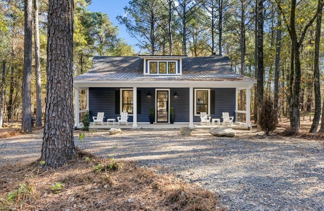 Pickleball, Pool, Splash Fountain ,Clubhouse , Walking Trails , Basketball