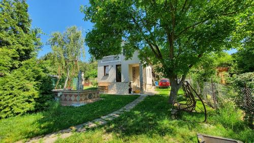Pilis Hills View Deluxe House with Pool & AC near Bp