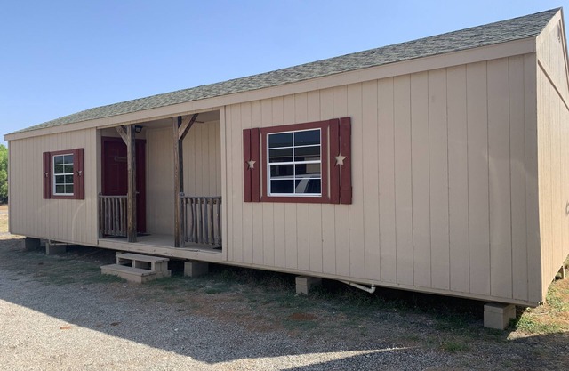 Pilon cabin. Comfortable quiet cabin 8 miles outside Carrizo Springs