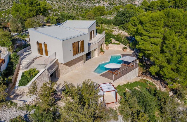 Pine Haven - Island Escape for two, private heated pool, Brac Island