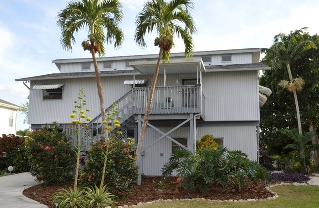 Pine Island Bokeelia, Twin Palms a 2 Bedroom, 2 Bath Home on Canal