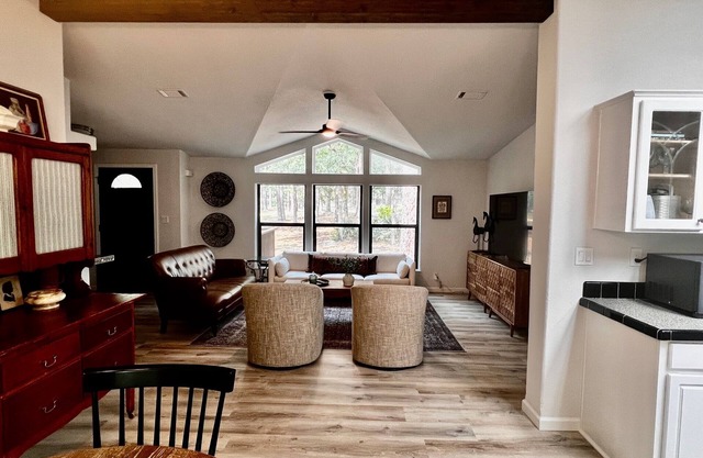 Pine Tree Palace - 5 acres of Paradise among the pines near the lake!