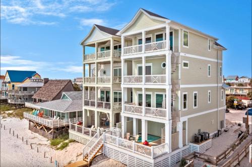 Pineapple Paradise! 6BR 7BA beachfront house! Private Pool! Grill! Sleeps 16!