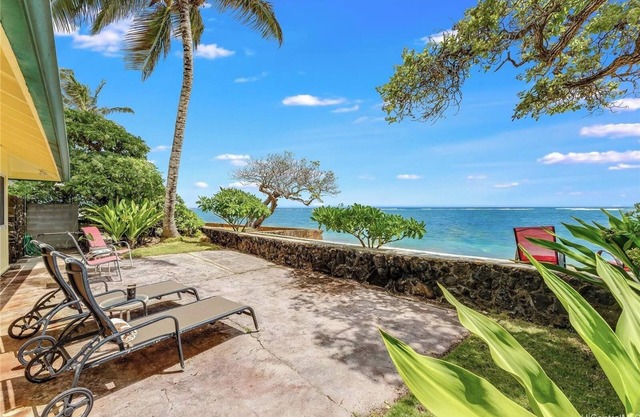 Pineapple Paradise - Natural rock tidal pool