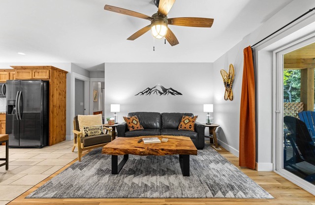 Pineview on Baycolt- remodeled w/great parking, near downtown and golf course