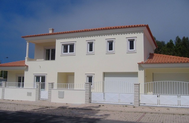 Pineview Villa - a detached villa sleeping 8+