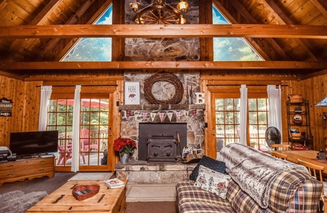 Piney Bear Cabin in Deep Creek Lake, MD - DOG FRIENDLY