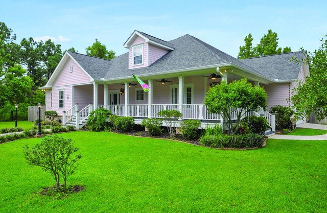 Pink Lady 3 Br 2 Bath 2000sq ft home w/golf cart