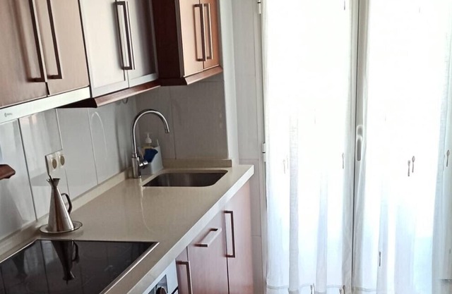 Piso con Balcón, 3 Habitaciones Independiente,cocina y Salón