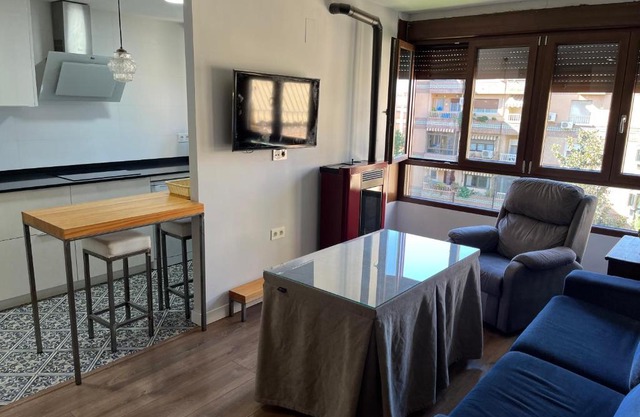 PISO JUNTO PALACIO CONGRESOS Y METRO, CENTRICO CON PISCINA