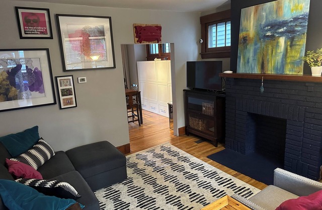 Pittsburgh city views close to all, cozy & bright 1BR - King + Dedicated Office