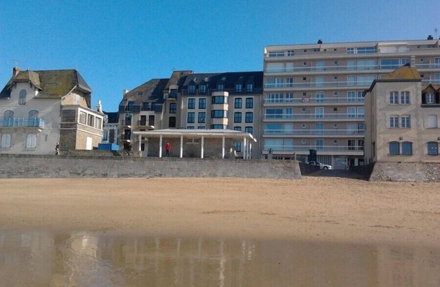 Plage du Sillon, T2, Secure & private parking, internet, Holiday room