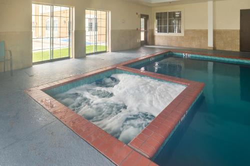 Platinum Inn & Suites Webster