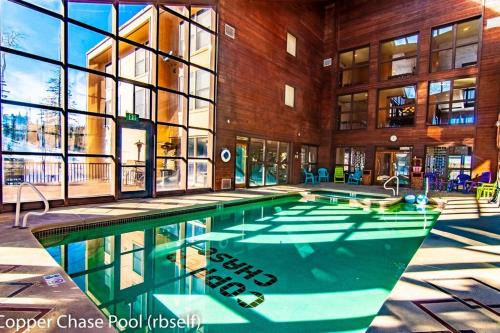 Platinum Studio Pool-Spa Ski-in out Gym, Sauna, Laundry, BBQ