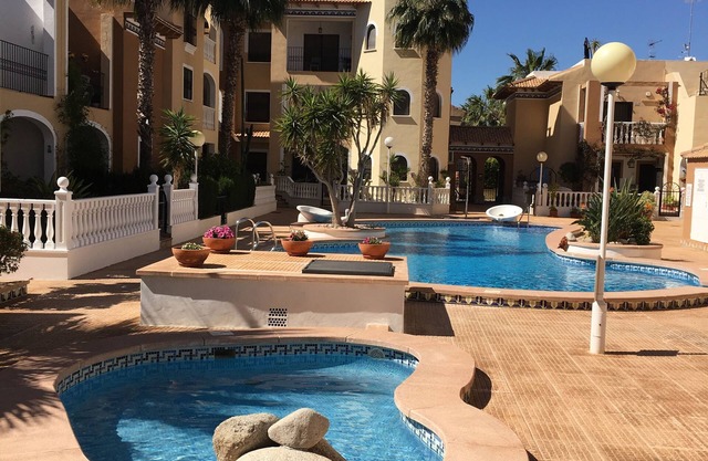 Playa 111, 2 Bedroom 2 Bathroom ground floor apartment 2 mins walk to plaza WiFi